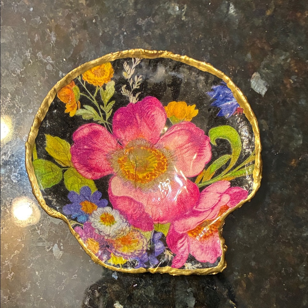 Floral Shell-Shaped jewelry dish ,key holder with Gold Trim ,handmade!